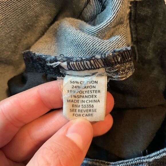 Artisan NY dark wash denim. Size 8 - Picture 4 of 8